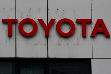 Toyota прогнозирует падение чистой прибыли в 2025 году почти на 35 % из-за американских пошлин 